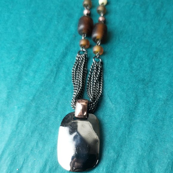 2/15$ Liz Claiborne chain and beads pendant - Picture 1 of 6